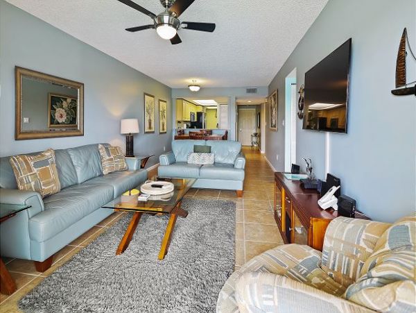 2 Bedroom Condo with easy access to the Bay & Beach