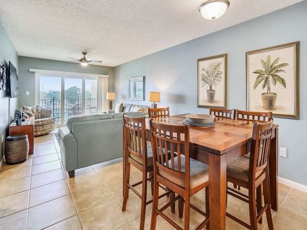 2 Bedroom Condo with easy access to the Bay & Beach
