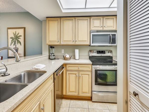 2 Bedroom Condo with easy access to the Bay & Beach