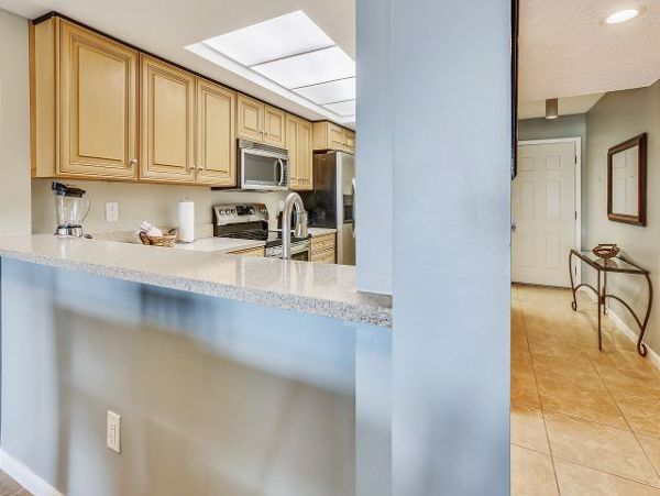 2 Bedroom Condo with easy access to the Bay & Beach