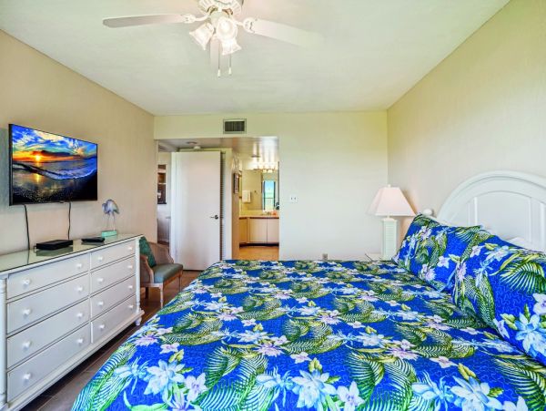 Beachfront Condo with Gulf Views and Resort Amenities on Treasure Island