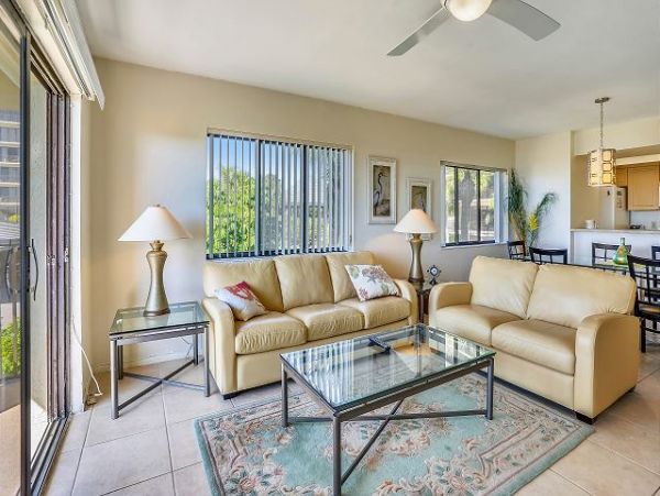 Treasure Island Easy Access to Beach & Bay 2 Bedroom Condo