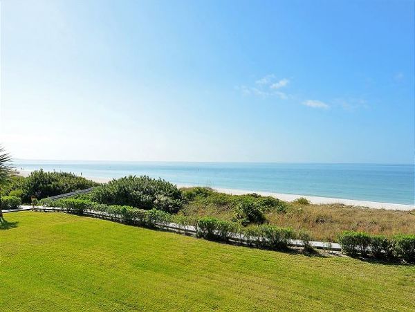 Treasure Island Easy Access to Beach & Bay 2 Bedroom Condo