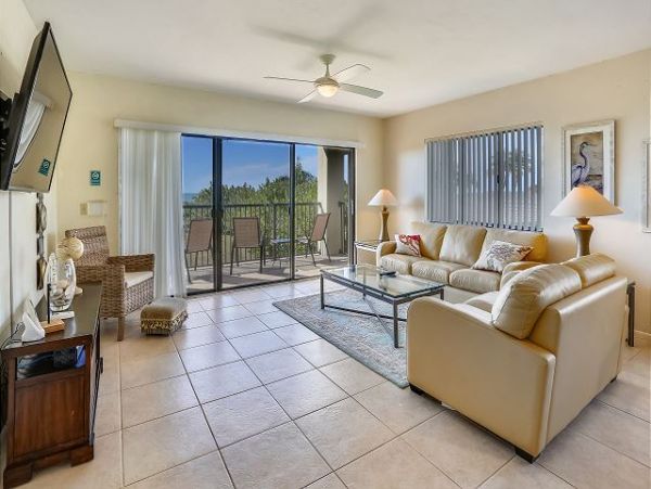 Treasure Island Easy Access to Beach & Bay 2 Bedroom Condo