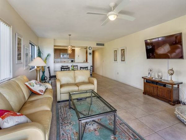 Treasure Island Easy Access to Beach & Bay 2 Bedroom Condo