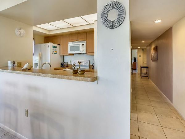 Treasure Island Easy Access to Beach & Bay 2 Bedroom Condo