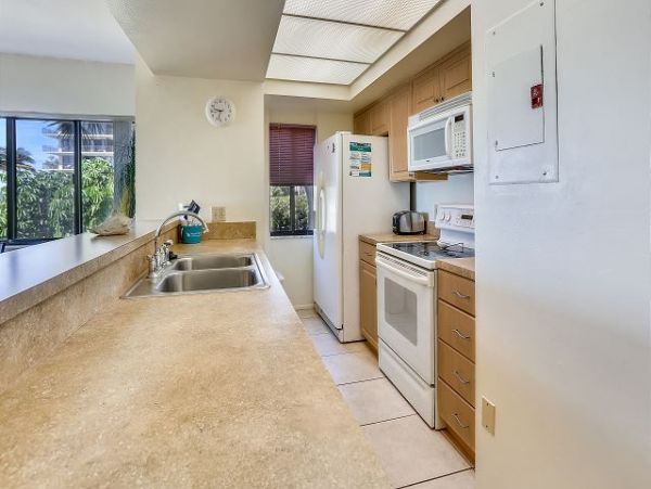 Treasure Island Easy Access to Beach & Bay 2 Bedroom Condo