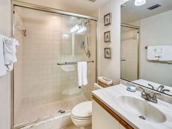 Treasure Island Easy Access to Beach & Bay 2 Bedroom Condo