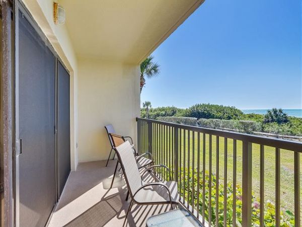 Treasure Island Easy Access to Beach & Bay 2 Bedroom Condo