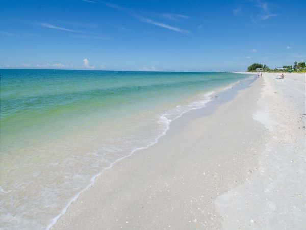 Treasure Island Easy Access to Beach & Bay 2 Bedroom Condo