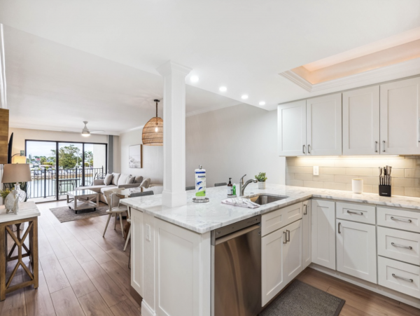 Best of Both Bay & Beach in Treasure Island Beautiful Condo