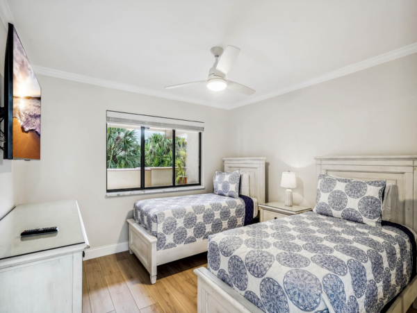 Best of Both Bay & Beach in Treasure Island Beautiful Condo