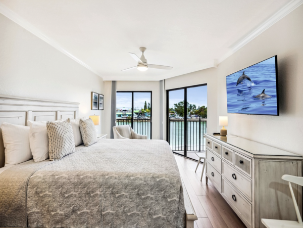 Best of Both Bay & Beach in Treasure Island Beautiful Condo
