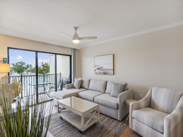 Best of Both Bay & Beach in Treasure Island Beautiful Condo