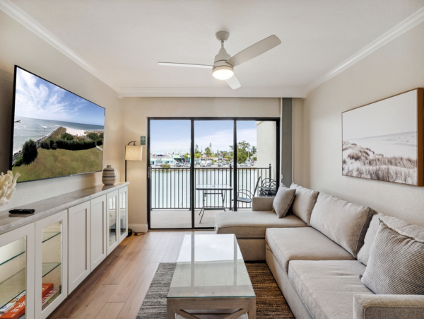 Best of Both Bay & Beach in Treasure Island Beautiful Condo