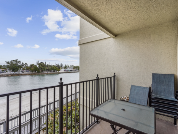 Best of Both Bay & Beach in Treasure Island Beautiful Condo
