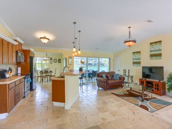 Canal-front Pool Vacation Home in Clearwater Sleeps 6
