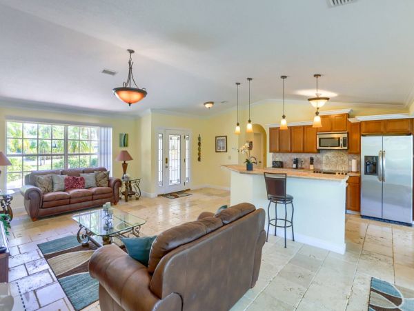 Canal-front Pool Vacation Home in Clearwater Sleeps 6