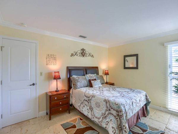 Canal-front Pool Vacation Home in Clearwater Sleeps 6