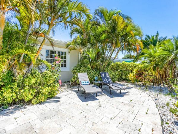Canal-front Pool Vacation Home in Clearwater Sleeps 6