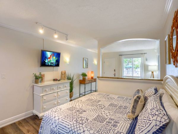 1 Bedroom Condo across the street from the beach