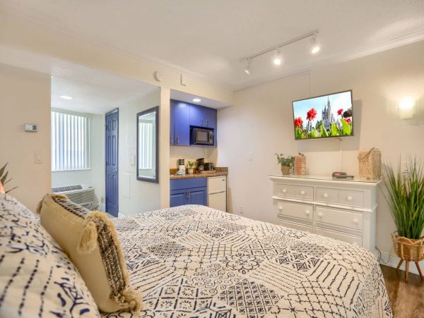1 Bedroom Condo across the street from the beach