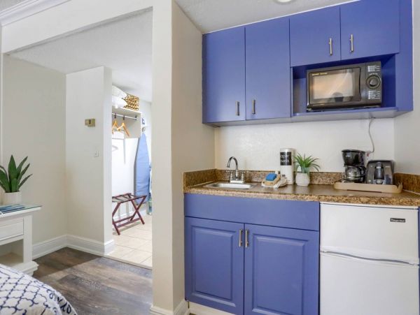 1 Bedroom Condo across the street from the beach