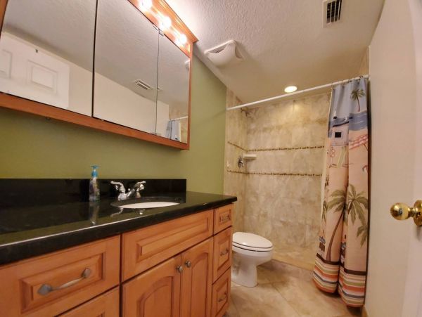 2 Bedroom Penthouse with gulf views.