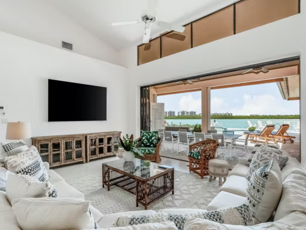 Bay Front Luxury Pool Residence in Marco Island 4 Bedrooms