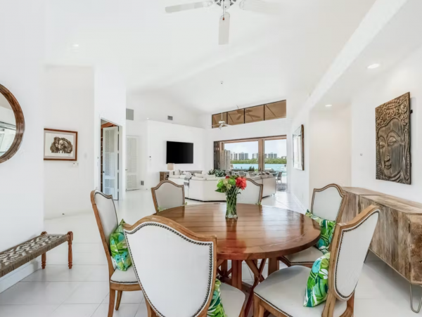 Bay Front Luxury Pool Residence in Marco Island 4 Bedrooms