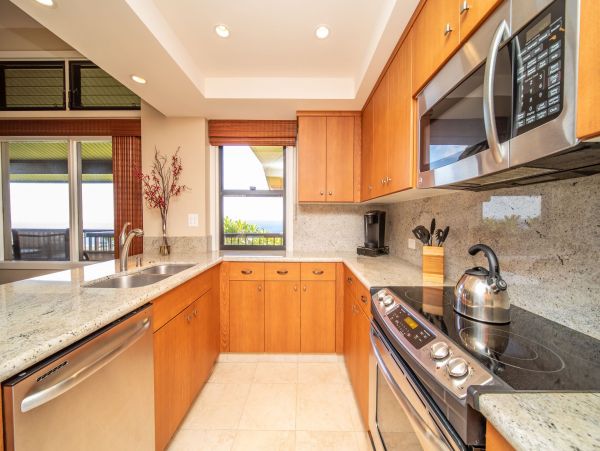 Ocean Views One Bedroom Vacation Condo in Kapalua Sleeps 4