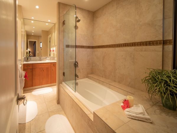 Ocean Views One Bedroom Vacation Condo in Kapalua Sleeps 4