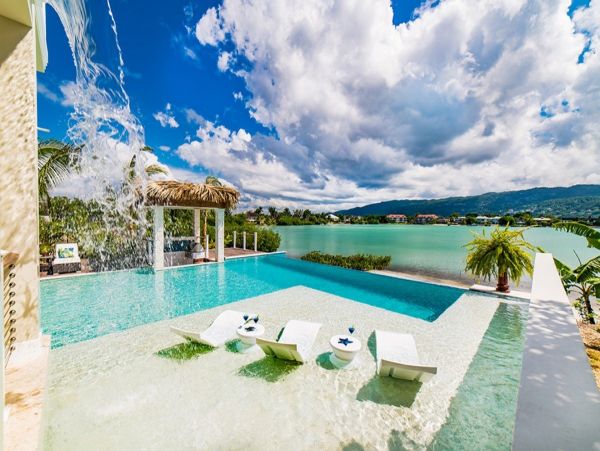 Luxury Villa with 5 Bedrooms in Jamaica Amazing Views