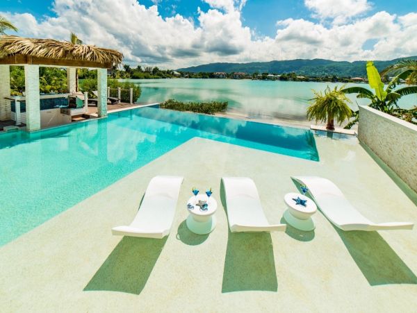 Luxury Villa with 5 Bedrooms in Jamaica Amazing Views