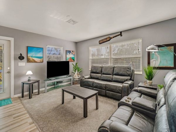 Two Bedroom Cottage Steps to the Beach in Fort Myers Beach