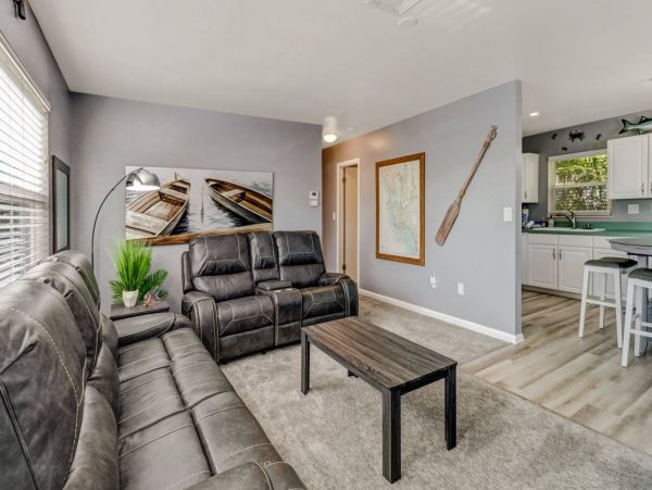 Two Bedroom Cottage Steps to the Beach in Fort Myers Beach