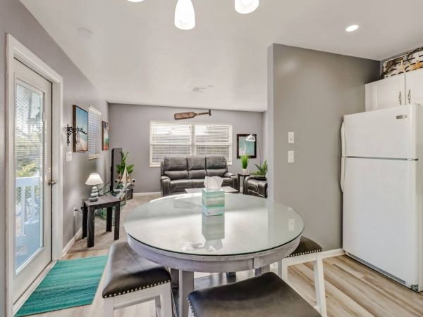Two Bedroom Cottage Steps to the Beach in Fort Myers Beach
