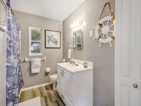 Two Bedroom Cottage Steps to the Beach in Fort Myers Beach