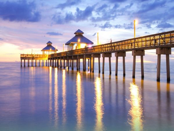 Two Bedroom Cottage Steps to the Beach in Fort Myers Beach