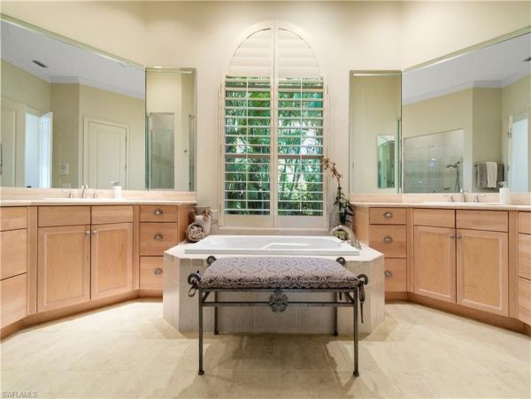 Bonita Springs Home 1011860