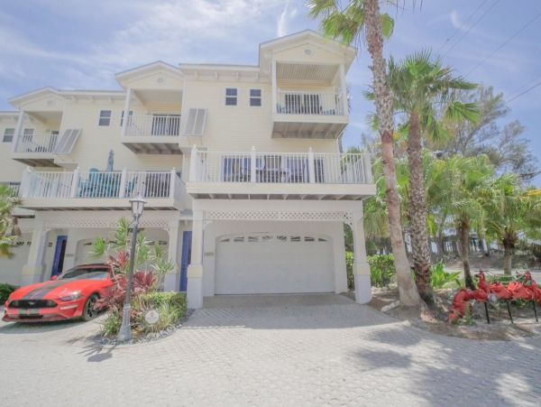 Beach View Townhome 3 bedrooms