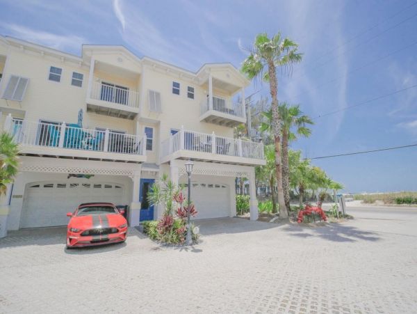 Beach View Townhome 3 bedrooms