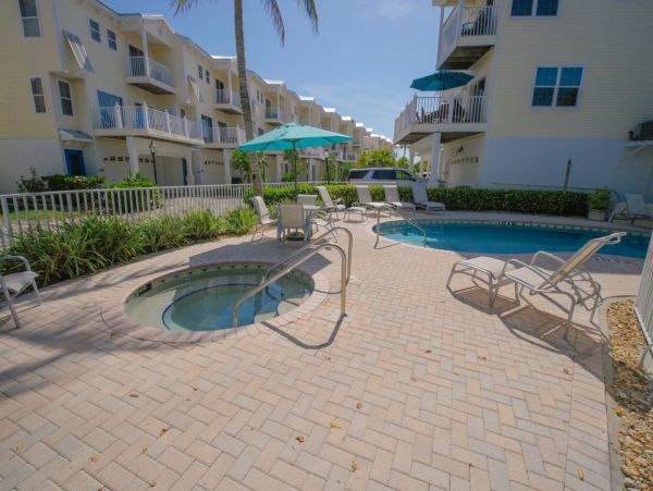 Beach View Townhome 3 bedrooms