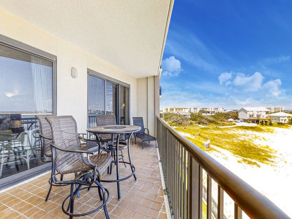 Gulf-front 2 Bedroom Vacation Condo with Great Amenities
