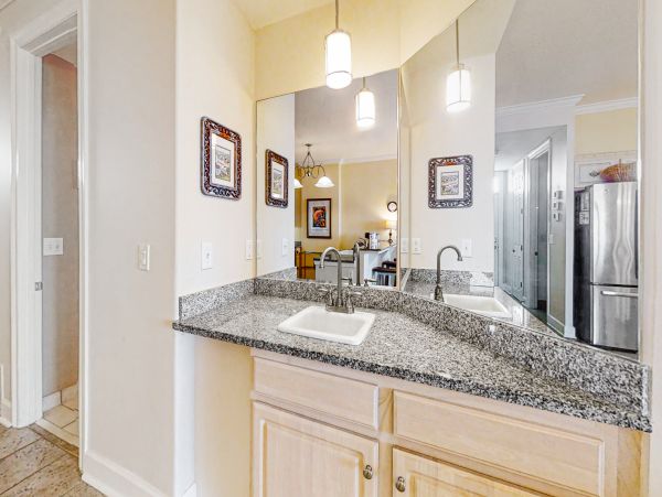 Gulf-front 2 Bedroom Vacation Condo with Great Amenities