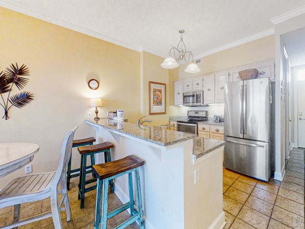 Gulf-front 2 Bedroom Vacation Condo with Great Amenities