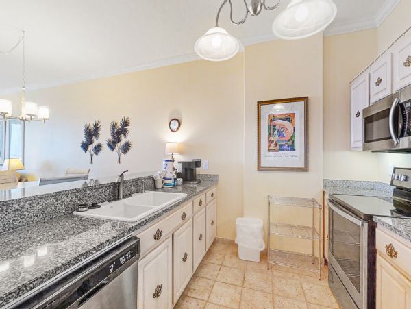 Gulf-front 2 Bedroom Vacation Condo with Great Amenities