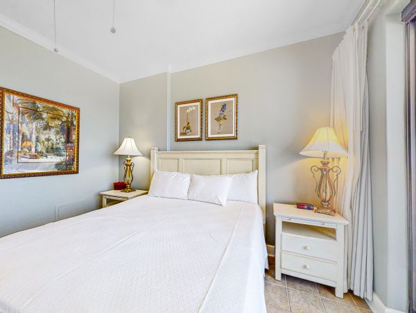 Gulf-front 2 Bedroom Vacation Condo with Great Amenities