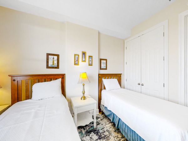 Gulf-front 2 Bedroom Vacation Condo with Great Amenities