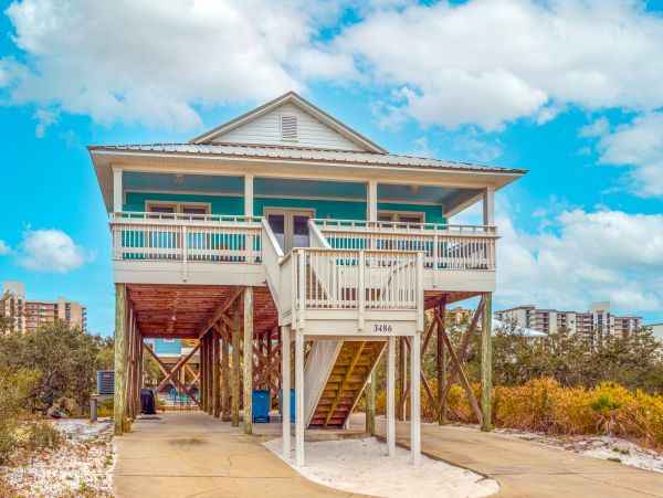 Four Bedroom Bay view home with private pool - dog friendly